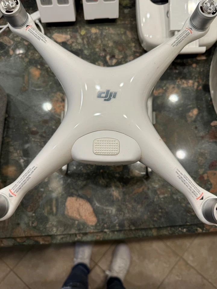 DJI Phantom 4 Drone - White (PHANTOM4) - Image 4 of 4