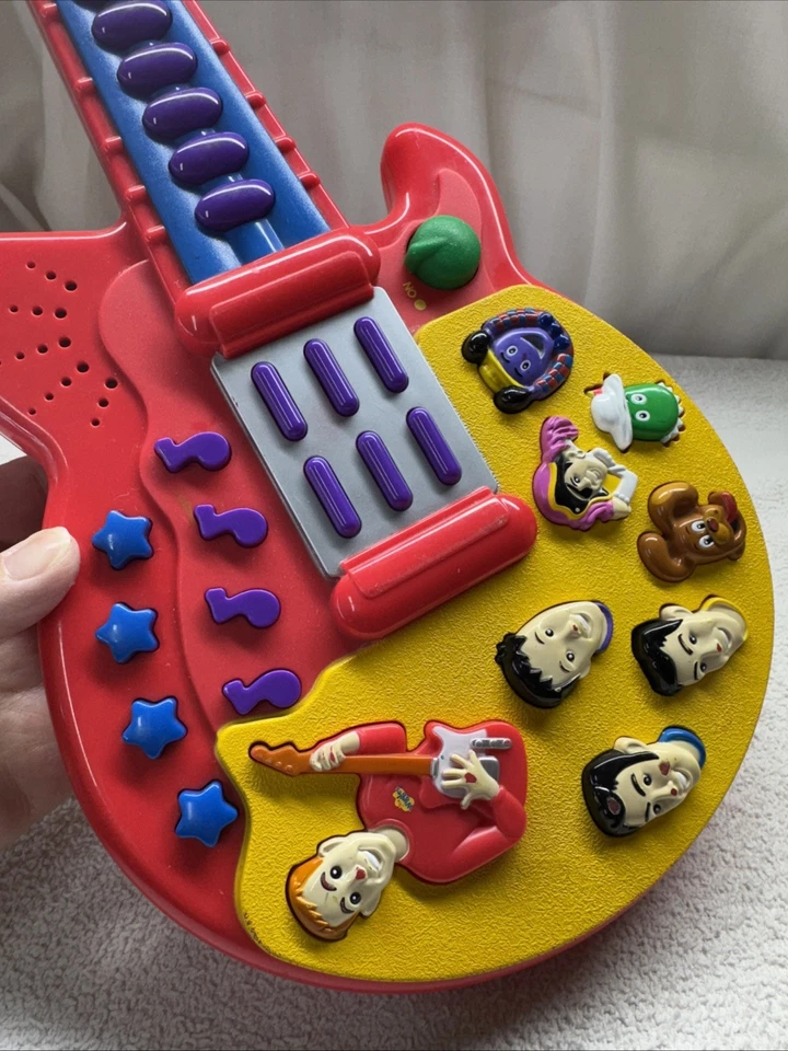 Wiggles Play Along Guitar Musical Touring Party Songs 2003 Spin Master Toy Red - Image 3 of 4