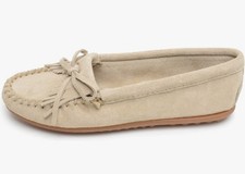 Minnetonka Women's Kilty Hardsole Suede Moccasins, size 7.5 NIB