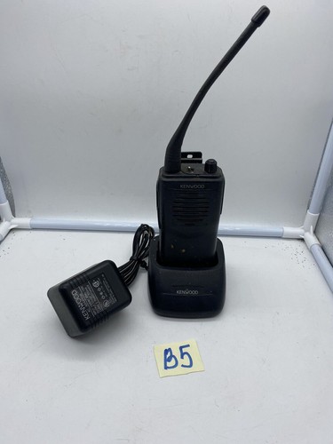 Kenwood TK-3100 UHF FM Radio W/ Charging Base/Battery Might Need To Be Replaced