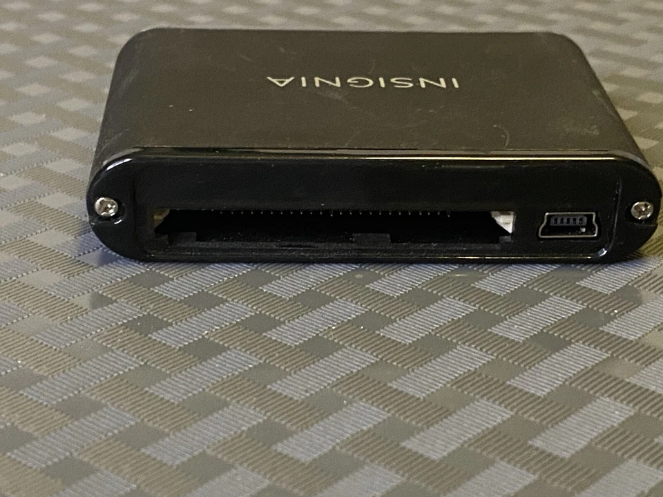 Insignia NS-CR20A1 Black Portable USB 2.0 Multiformat Memory Card Reader - Image 4 of 4