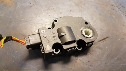 2009 BMW 116i E87 N45B16A A22 GRAU INNENHEIZUNG LÜFTERKLAPPE MOTOR CZ113930-071 0