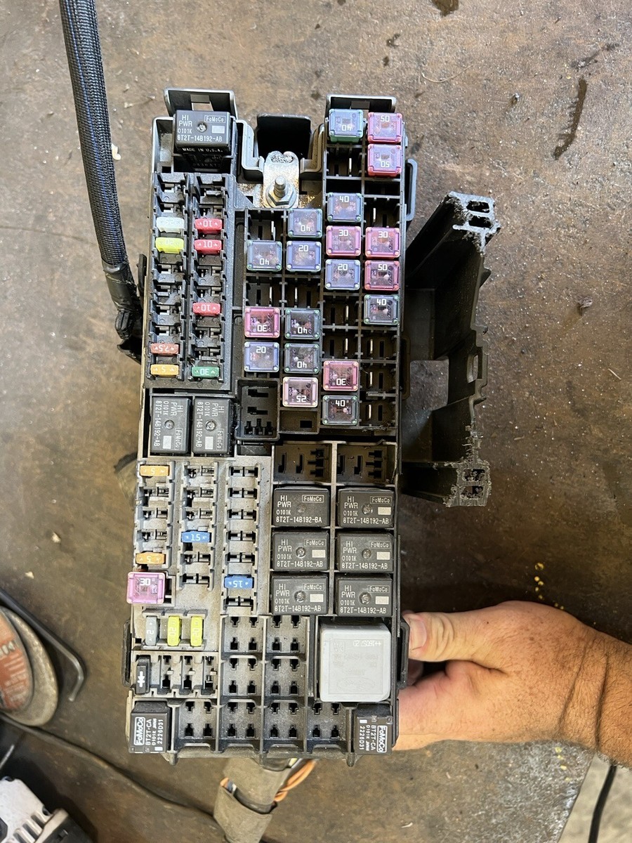 Oe Fuse Box Engine Without Turbo With Police Package Fits 13