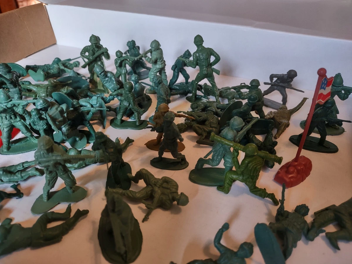 Lot of Green Plastic Mini Army Men 1