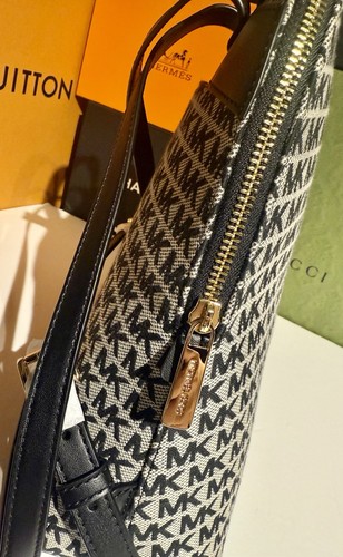 NWT! MICHAEL KORS Cindy Large Backpack MK Logo - Picture 4 of 14