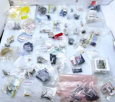 Konvolut ITT Cannon Kings BNC RF Miniatur Stecker DSub Kontakte Adapter NOS I857