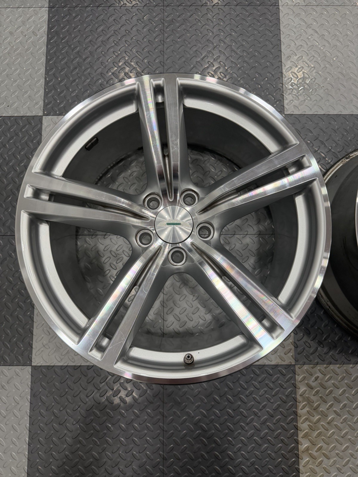 Aston Martin V8 Vantage Wheels Set