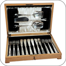 Oak Cutlery Box Silver Plate Flatware Set Tarnish Blemishes Dining R&D Vintage