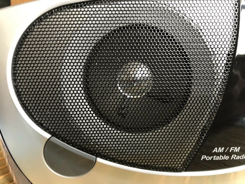 Radio AM/FM portátil Audiovox, radio estilo AC/DC/buen sonido/funcionamiento/sensible Foto 3 de 4