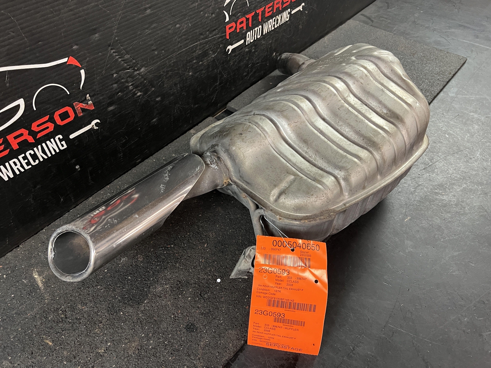 TOYOTA ハイエース 200系 7型 純正ショックアブソーバー