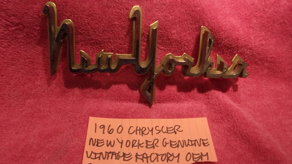 Chrysler New Yorker Mopar 1960 fábrica fabricante original emblema de un guardabarros envío gratuito Foto 2 de 4