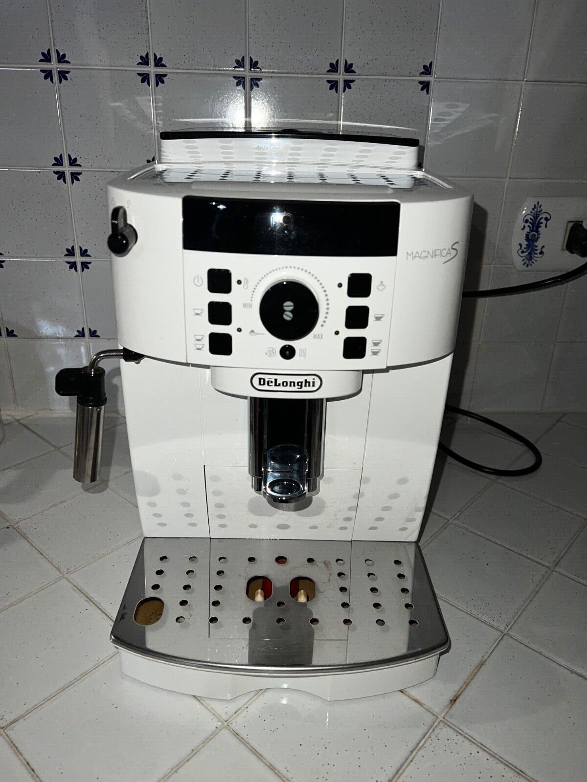 Foto 1 di 9