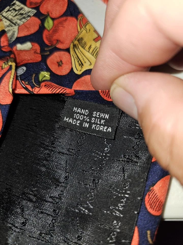 Bolso médico médico Nicole Miller vintage para hombre, corbata Cherry’s seda 2002 Foto 4 de 4