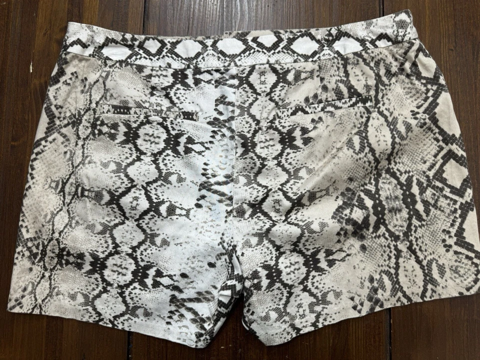 Pantalones Cortos Jennifer Lopez Jlo Snack Piel Estampado Animal Talla 12 Foto 3 de 4