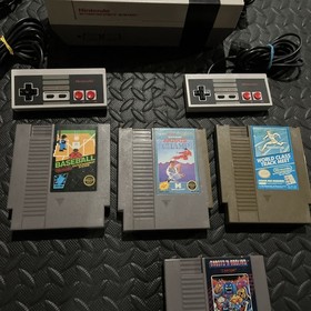 Nintendo NES System Console & Legend Of Zelda, Ghosts 'N Goblins, Karate Champ