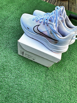 Nike Men s White/Black Low Top Lace-Up Athletic Sneakers Solid New w/ Box