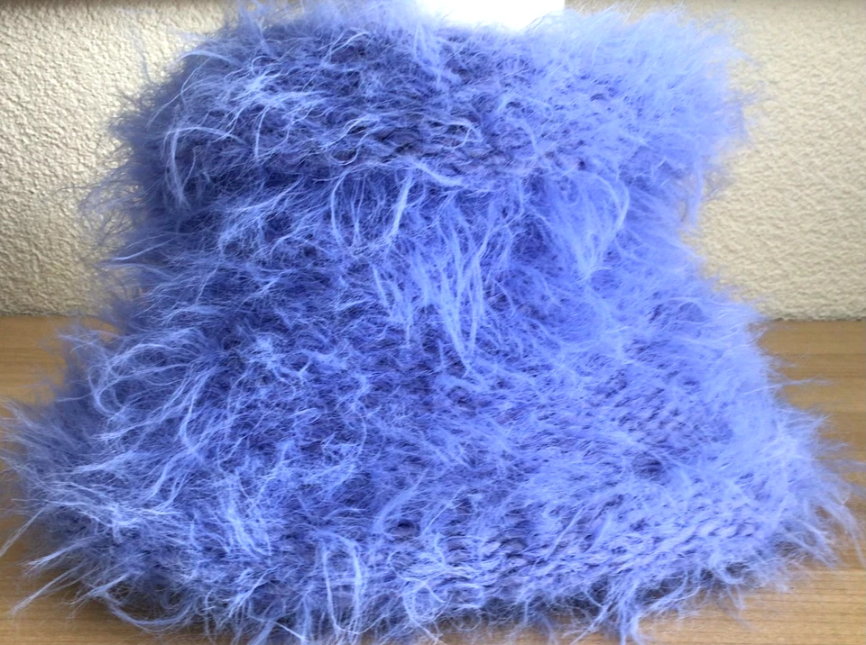 (kg/138€) NEU! BASTA Lana Grossa 50g Fb. 20 lilablau federzarter Flausch - Bild 2 von 2