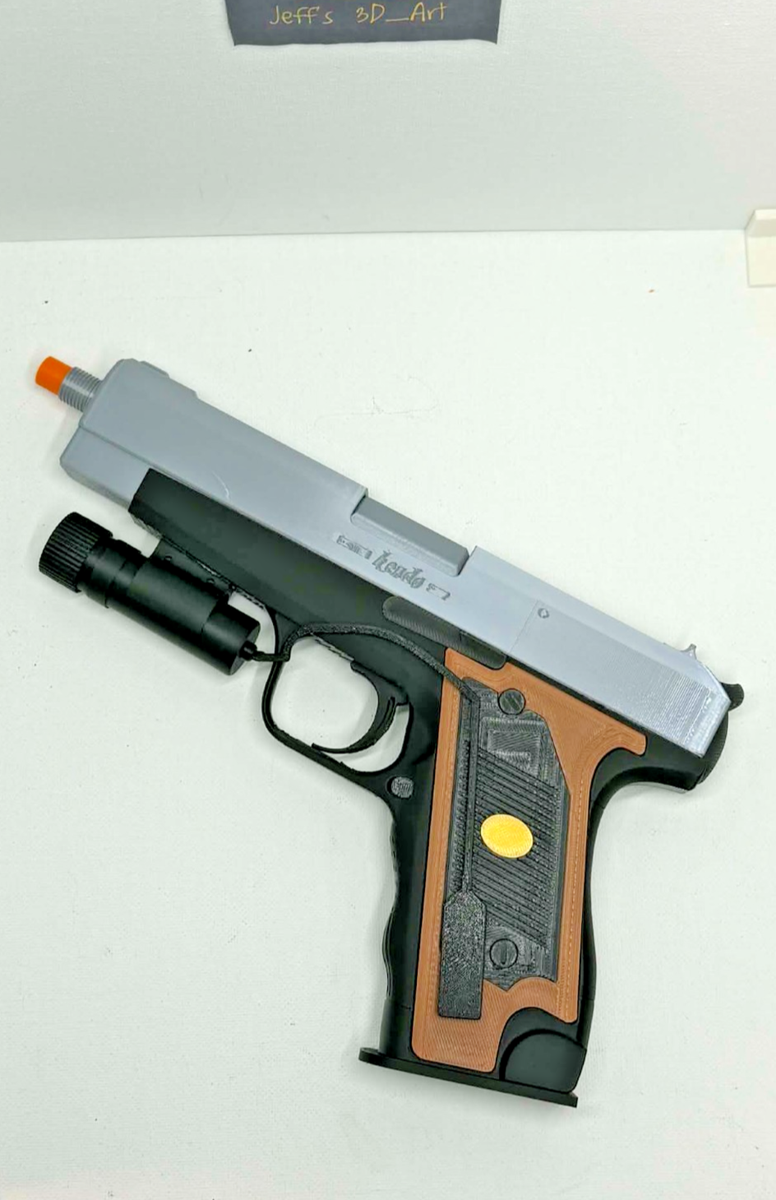Silver Ghost - Leon Kennedy Hand Gun w/cable Resident Evil 4 2005