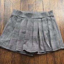 Pleated mini skort for girls. Size large.