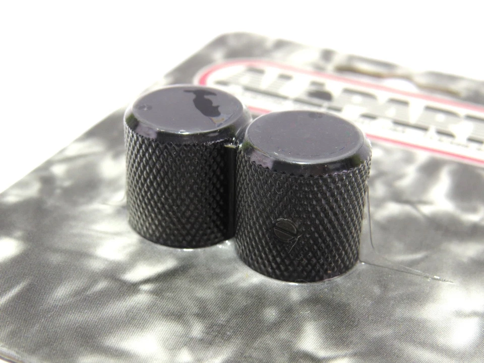 AllParts Knurled Black Flat Top Metal Guitar/Bass Knobs, Pkg of 2, MK 3330-003 - Image 2 of 4