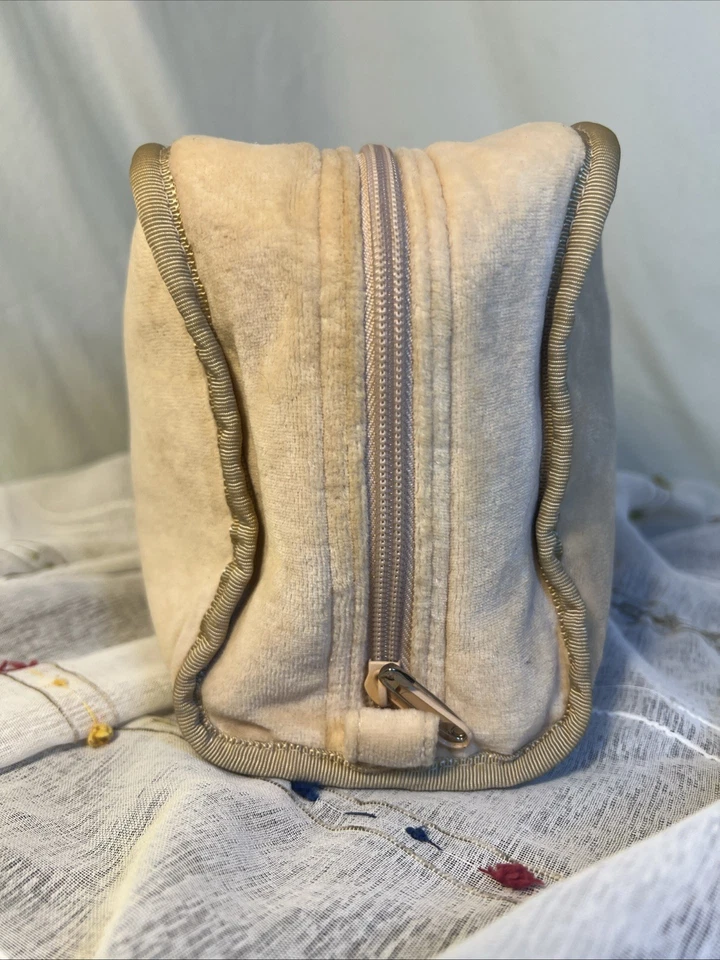 Bolsa de cosméticos o viaje de peluche Saks Fifth Avenue Foto 4 de 4