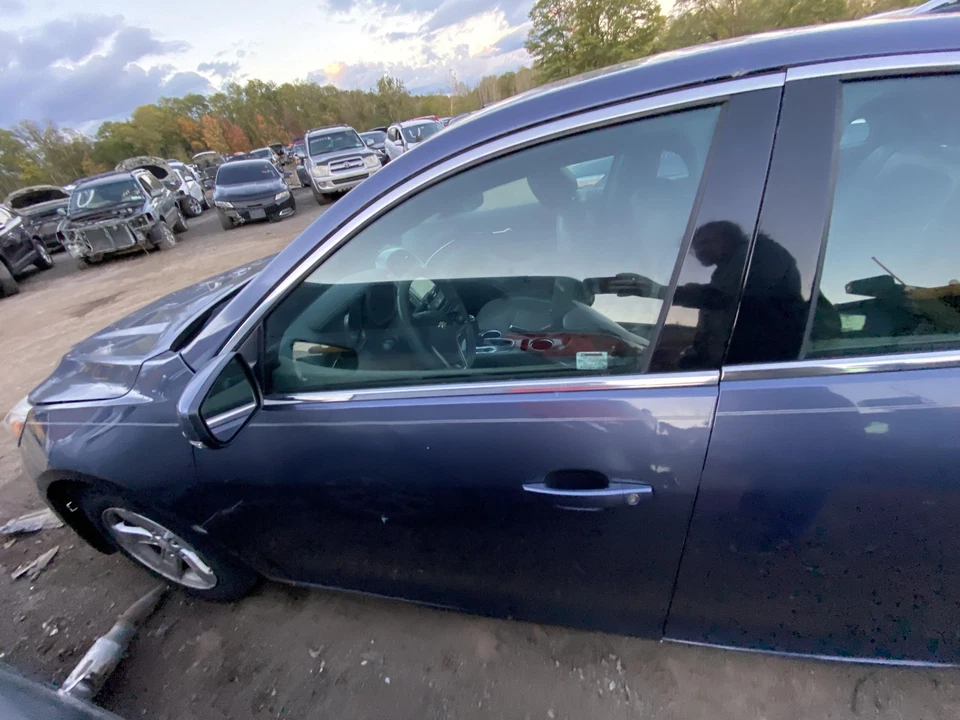 Used Front Left Door Assembly Front fits: 2014 Chevrolet Malibu w/o center mould - Imagem 4 de 4