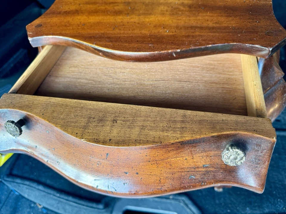 Pequeño cofre bomba Luis XIV vintage hecho en Italia Foto 3 de 4