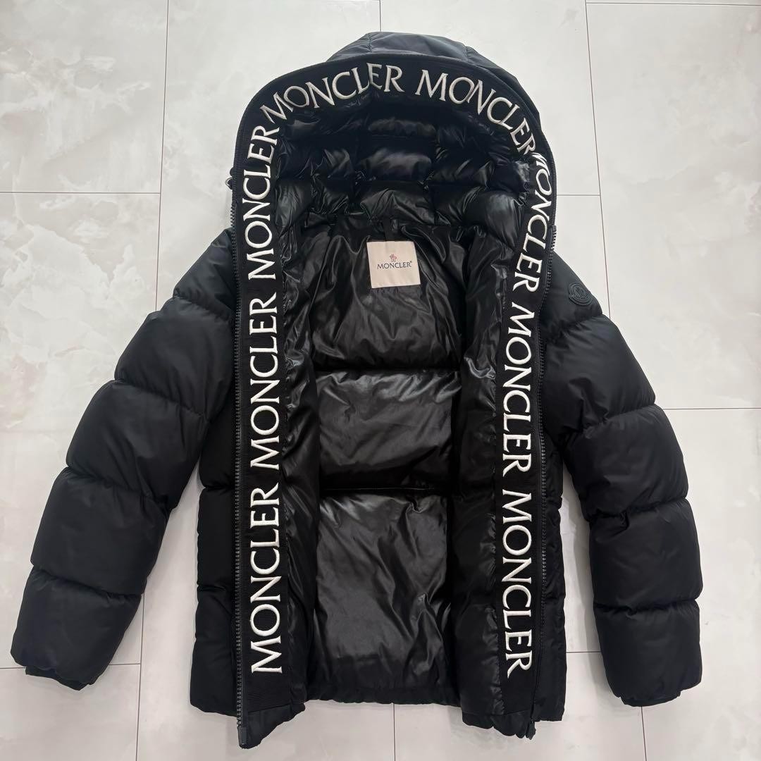 Weekend price reduction [Regular] Moncler Moncler MONTCLA short