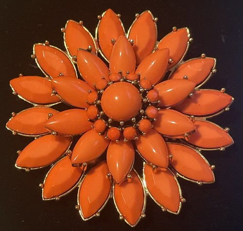 2 1/2” Vintage Atomic Starburst Flower Brooch Brushed Goldtone Faux Coral - Picture 2 of 11