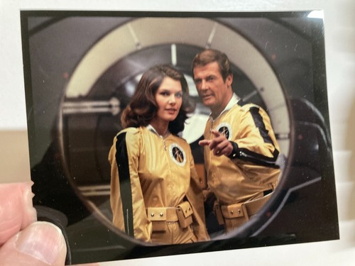 Vintage 4” x 5” Film Transparency – Roger Moore & Lois Chiles 1979 "Moonraker" - Picture 2 of 2