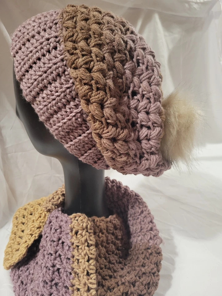 Conjunto de sombrero holgado y bufanda corta de ganchillo hecho a mano para mujer Foto 2 de 2