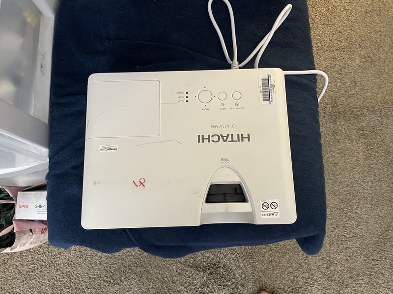 HITACHI CP-X2541WN 3LCD Projector 2700 Lumens with Power Cord NO Remote