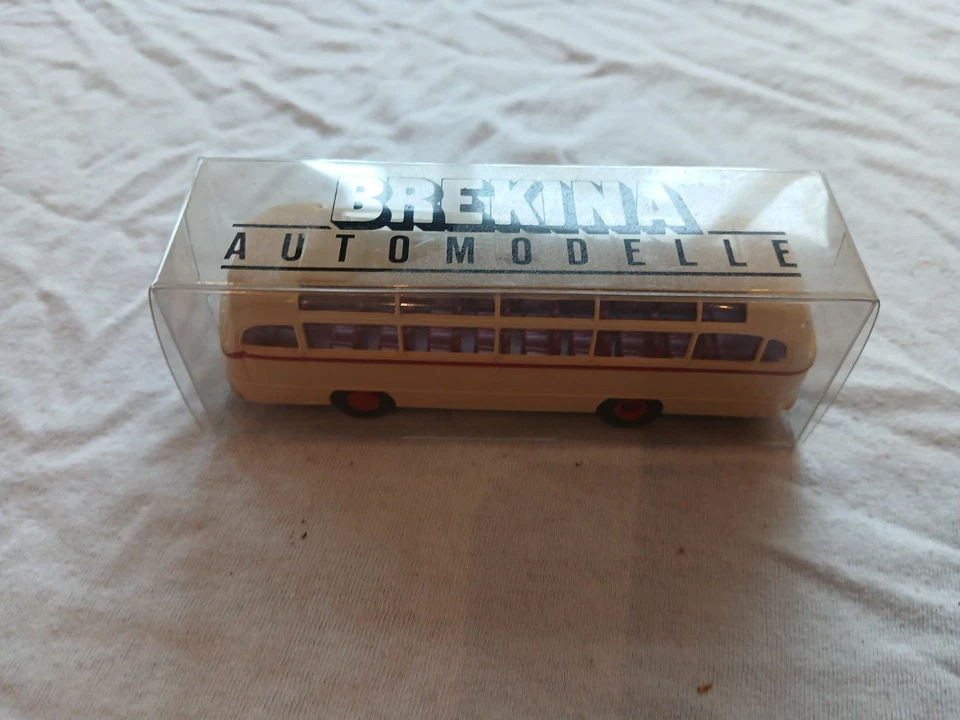 Brekina 52368 H0 Mercedes MBO 321 H Reisebus 50er Jahre, beige