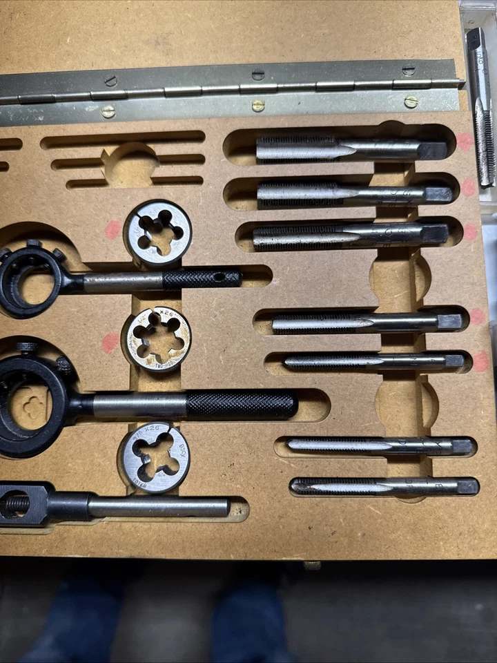 Juego de troqueles de grifo Triumph Pre-Unit hecho en Inglaterra en caja original completo Foto 4 de 4