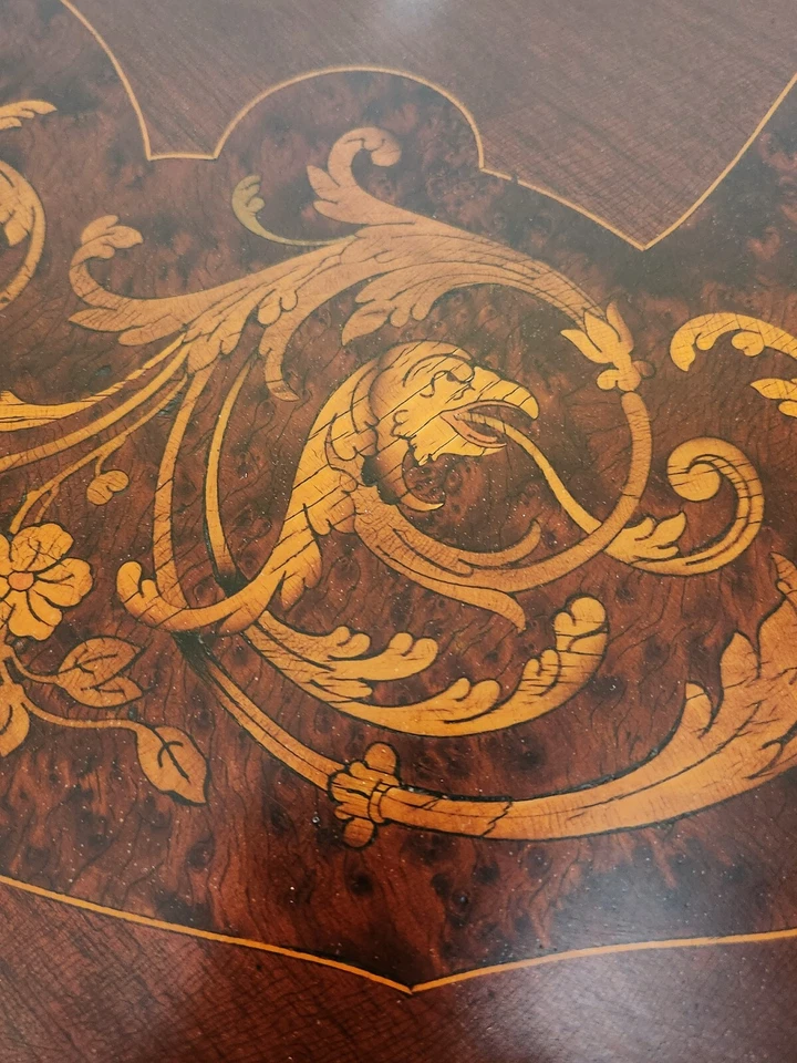 MESA DE SALÓN CENTRAL, incrustaciones de satén, burl, caoba, Luis XV, RJ Horner, 30" cuadrados Foto 3 de 4