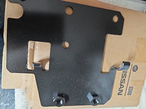 Genuine Nissan Stay Bracket 62216-EZ00A - Bild 3 von 3