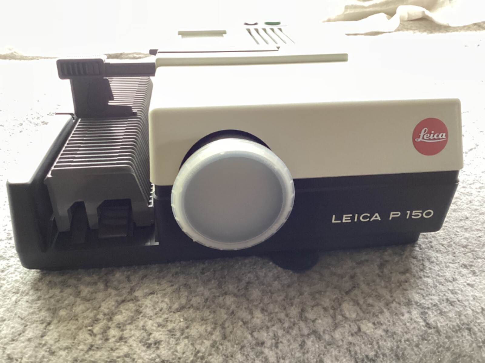 1992 NIB~Leica Pradovit P 150 35mm Slide Projector HEKTOR-P2 1:2,8/85 m