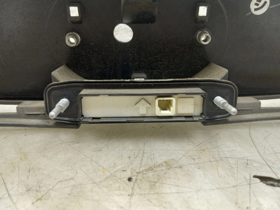 10-15 丰田 PRIUS 后尾饰装饰面板 VIN DU 7TH & 8TH — 第 3/4 张图片