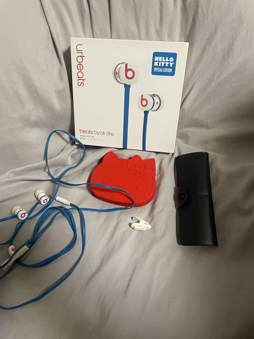 Beats urBeats Hello Kitty Special Edition Wired Earphones with