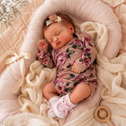 Iris - Poupée reborn soft body endormie, body floral motifs, bandeau floral arti