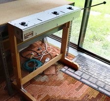 JOIN RITE CANVAS STRETCH R CS36 w/ STAND. 36" Canvas stretching machine.