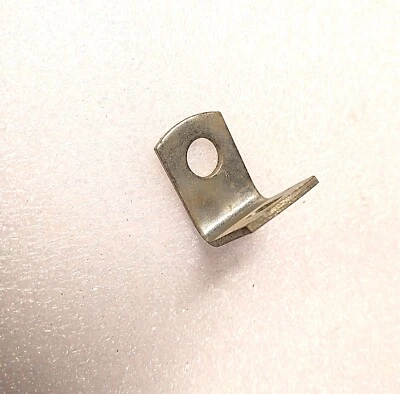PATTE DE FIXATION OEM POUR BUTEE DE CAPOTAGES MOBS PEUGEOT 103 SPX / RCX... - Photo 1/3