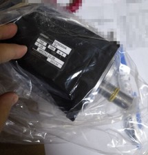 1PC Omron R88M-U75030VA-S1 R88MU75030VAS1 Servo Motor New Expedited Ship