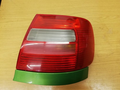 Audi A4 B5 8D2 Limousine Rücklicht hinten rechts 8D0945096 D Original /156