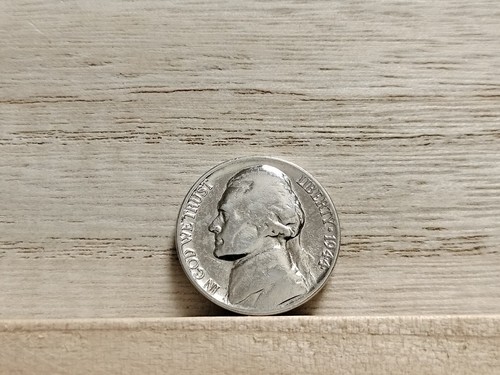 1944 P 5 Cents "Jefferson Wartime Nickel" US Billon Coin - Picture 5 of 9