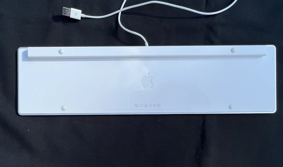 Apple A1243 Aluminium Keyboard with Numeric Keypad - Russian - VGC (MB110RS/B) - Image 4 of 4