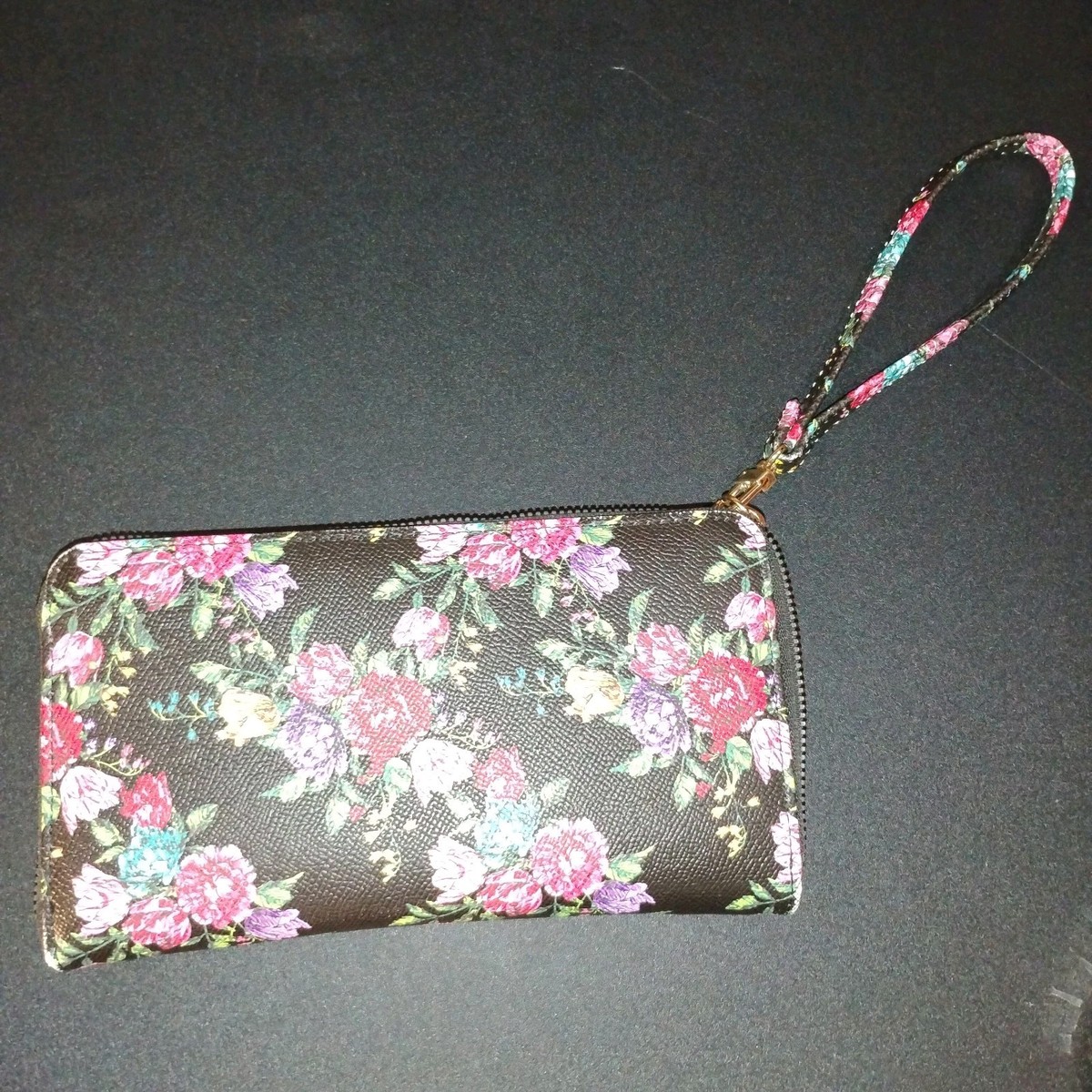 BETSEY JOHNSON 2021 BLACK FLORAL WRISTLET 482 Black and Floral Betsey Johnson handbag — Power of the  main image 3