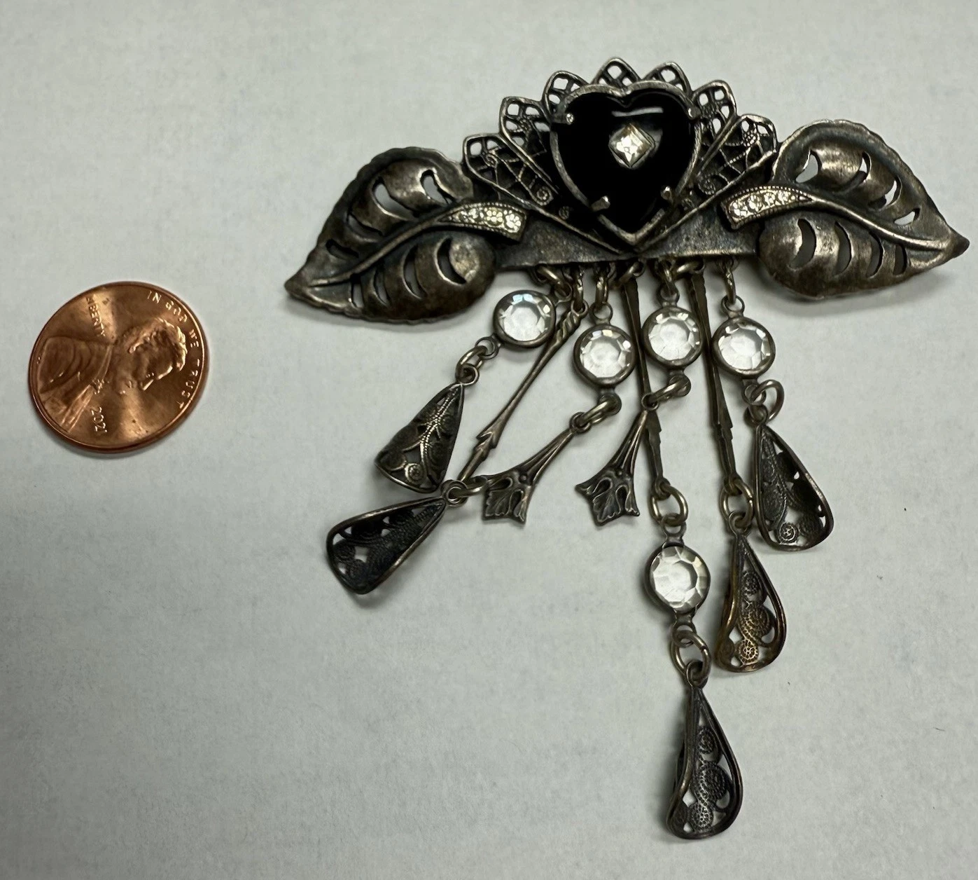 Vintage Art Deco Style Black Heart Dangle Filigree Brooch Pin Silver Tone