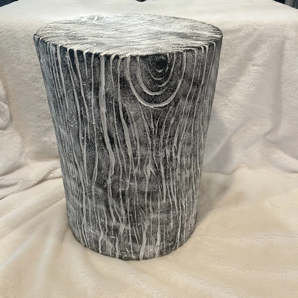 Uttermost 风格树桩凳口音边桌带白色木纹饰面 — 第 4/4 张图片