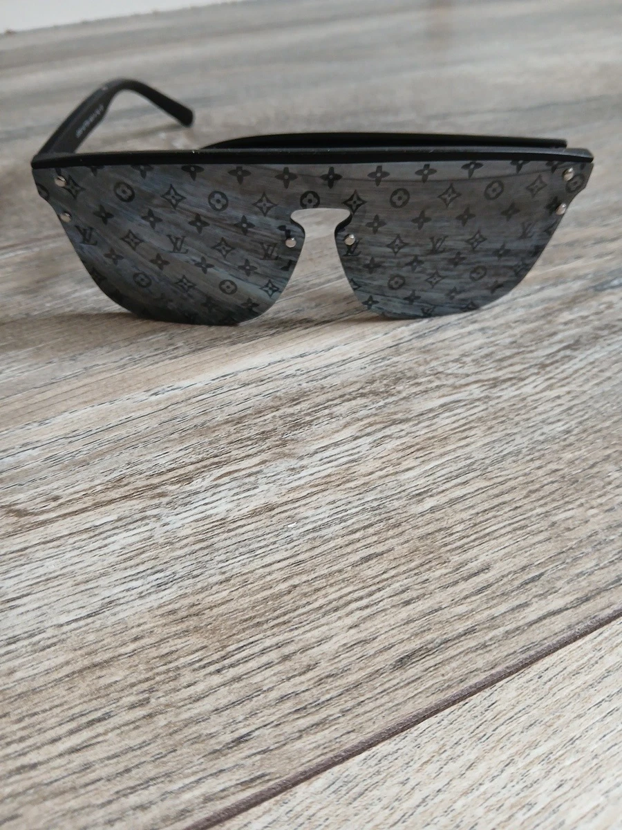 Preços baixos em Óculos de sol quadrado Louis Vuitton para Homens